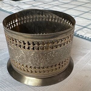 Silver colored tin Decorative Metal Holder for office supplies